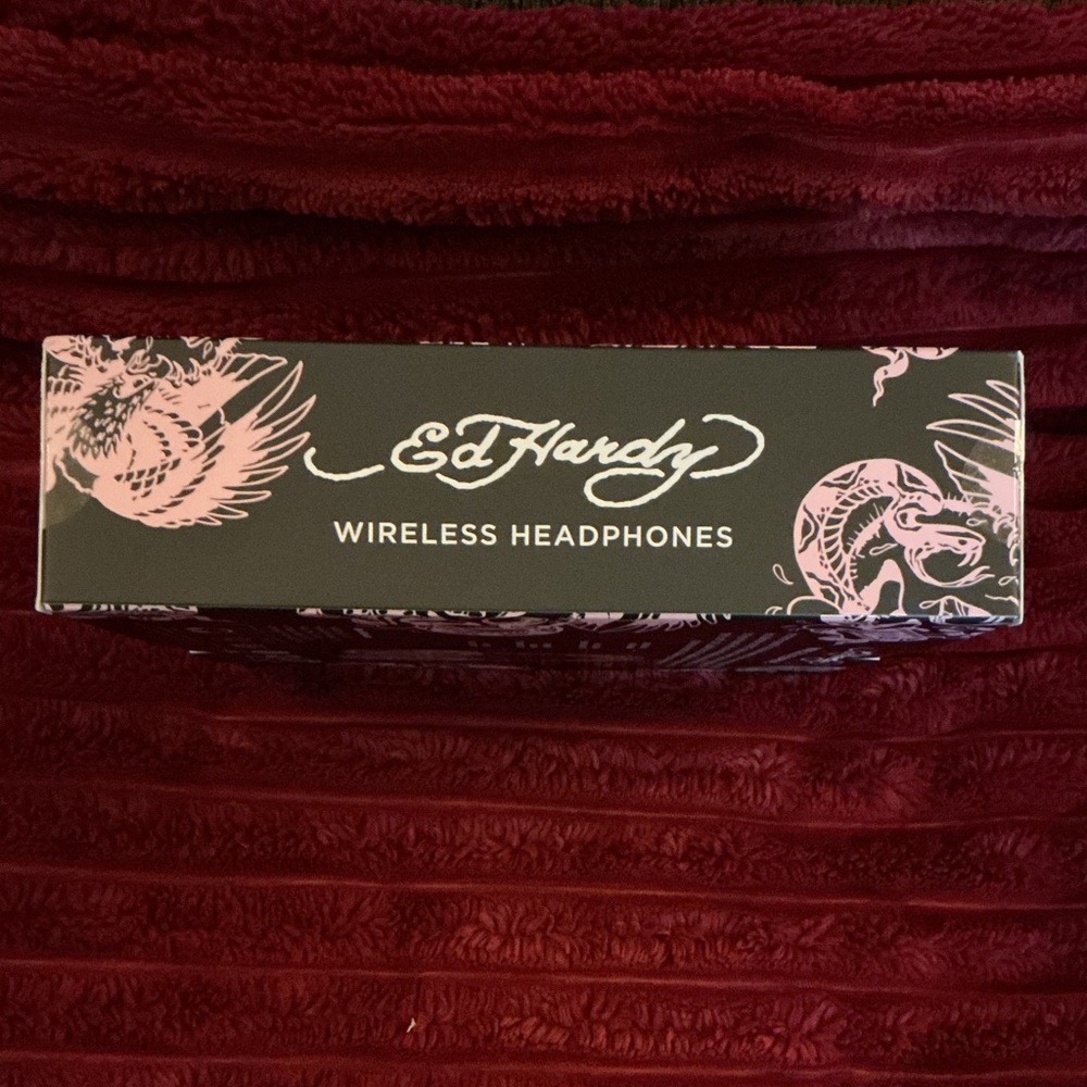 Ed Hardy Pink White Skull Wireless Headphones - Picture 4 of 5